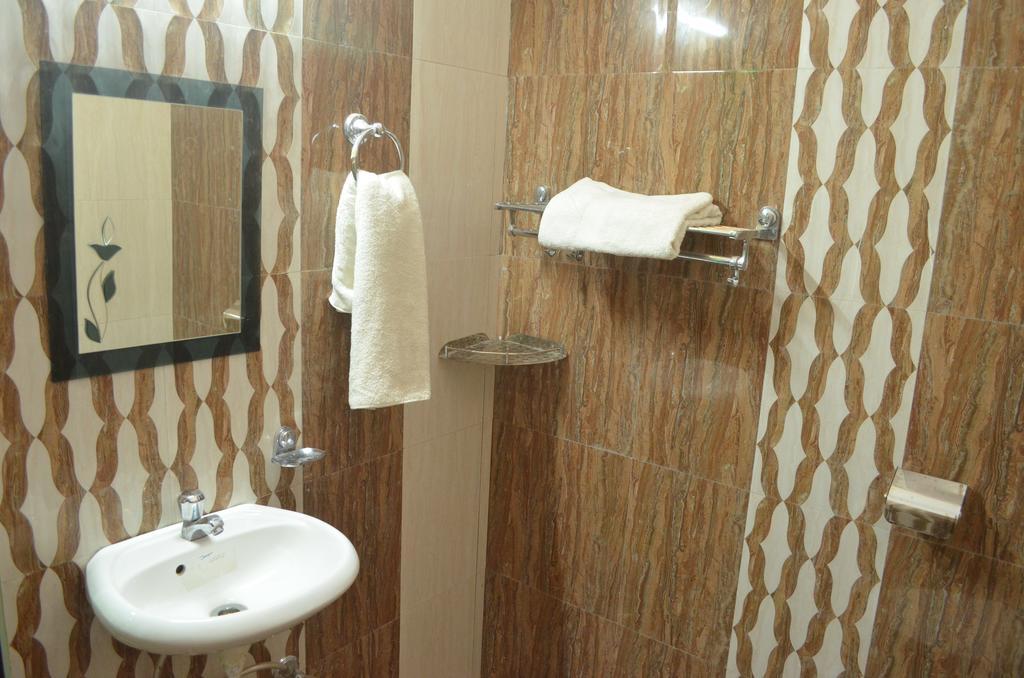 Assi River Guest House Varanasi Esterno foto